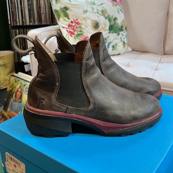 John Fluevog Lug sole chestnut brown Chelsea boot from Fluevog. 8M/10L - Picture 2 of 10